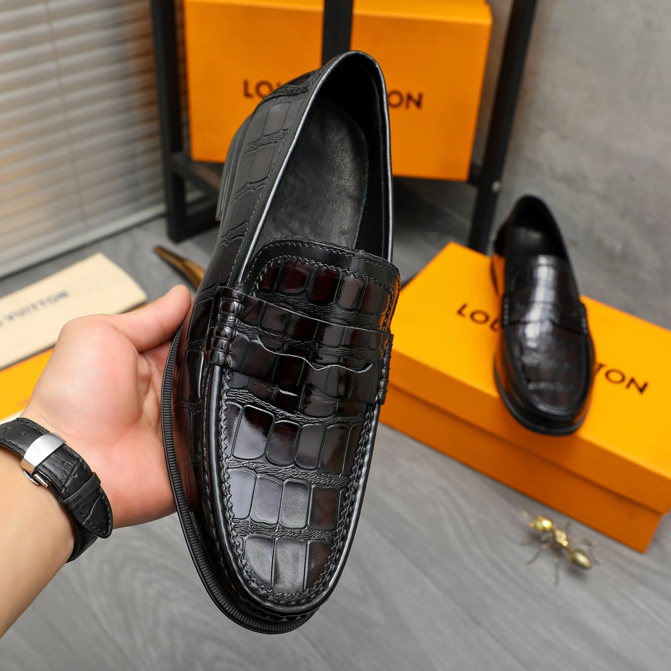 Men's shoes 💰p442 Product trademark: LV (Louis Vuitton) business slip-on leather shoes. Regular size: 38-46 (45.46 is custom-made and non-refundable) Product material: Selected high-quality stone grain cowhide upper, cowhide lining, rubber outsole